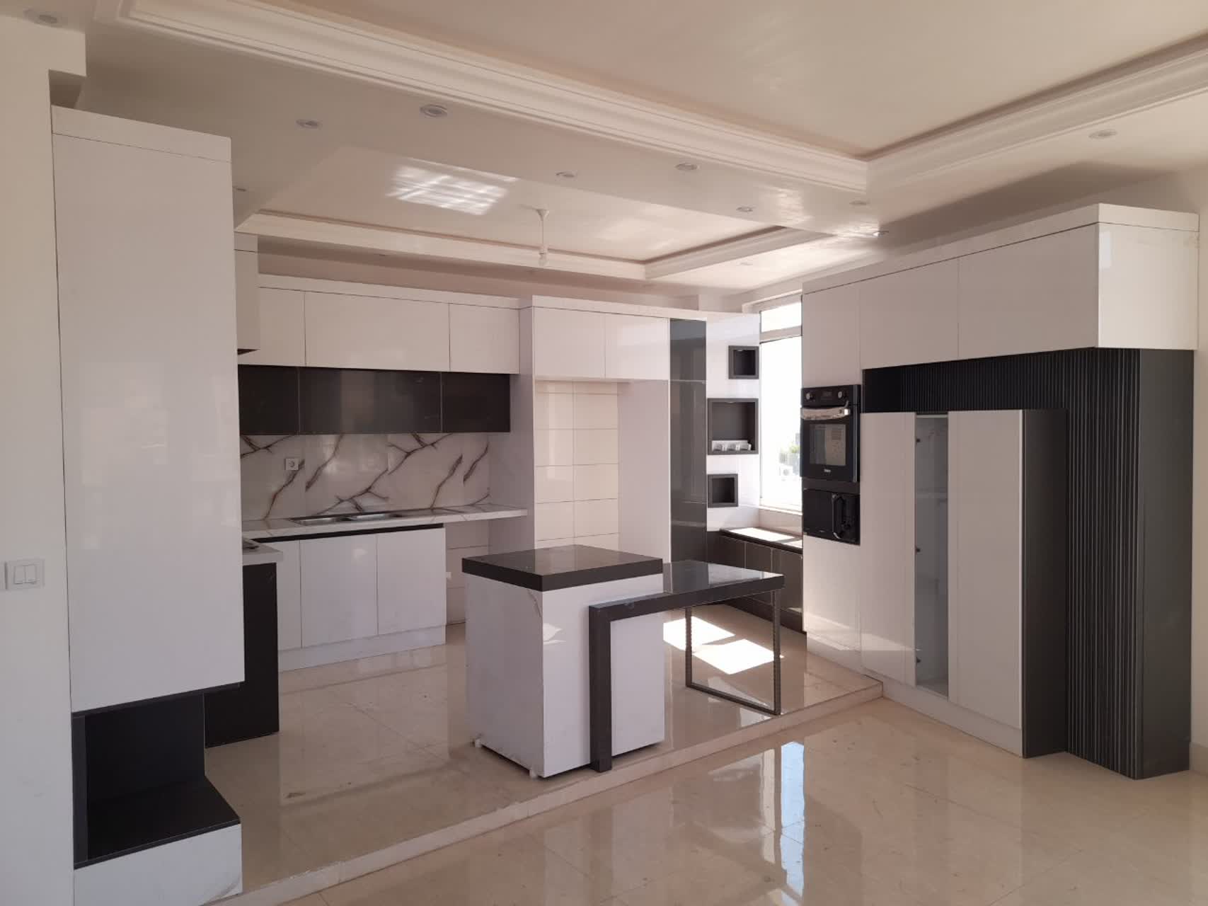 طراحی و اجرایی خاص و بی نظیر کابینت و جزیره