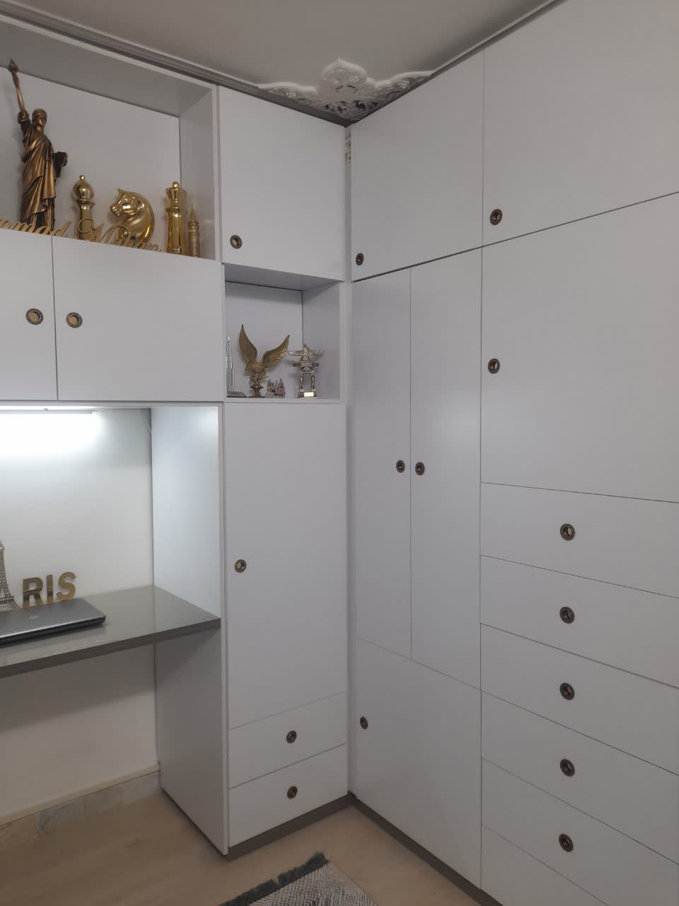 اجرای کمد دیواری و دکوری اتاق نوجوان